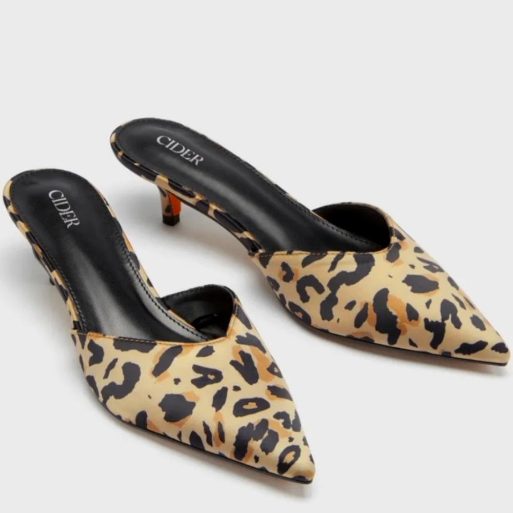 NWT low heel mule